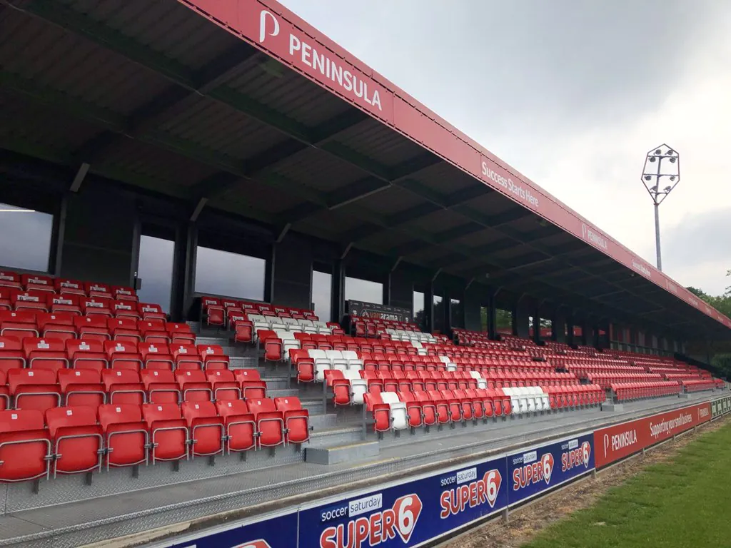 Salford City, Haji Mnoga